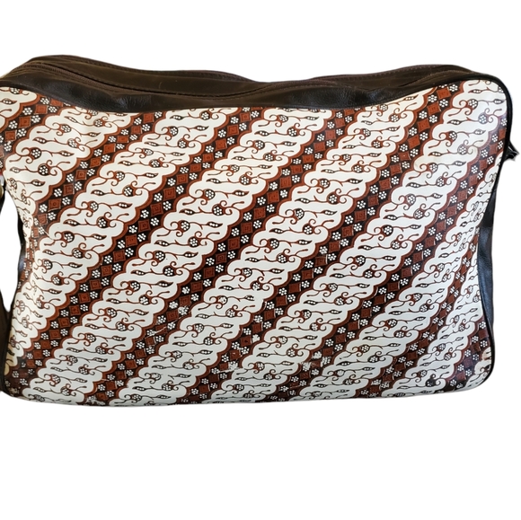 Vintage Handmade Luggage Set From Indonesia At Proyek Rehabilitasi Bethesda - Picture 10 of 16